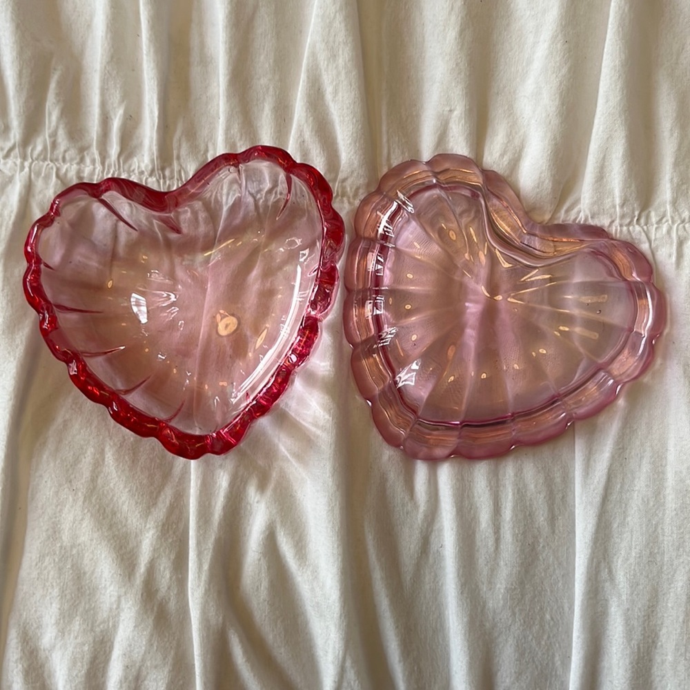 Glass heart container